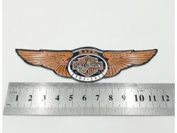 Шильдик на бензобак (эмблема) Harley-Davidson, 110лет,1903-2013г крылья (120*35мм)